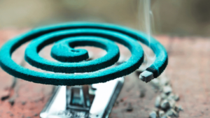 how to use mosquito coil holder